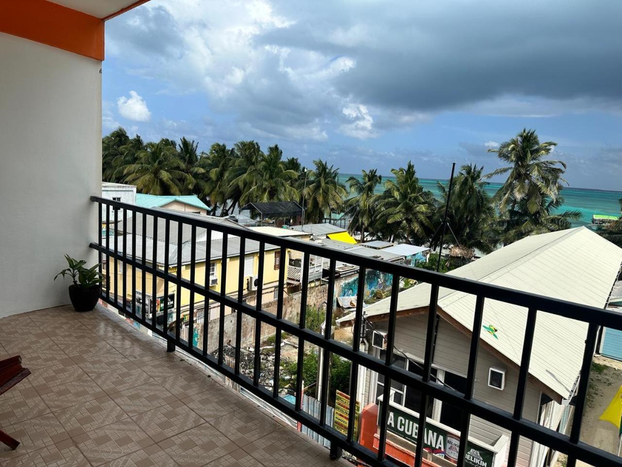 Enjoy Hotel Caye Caulker Extérieur photo